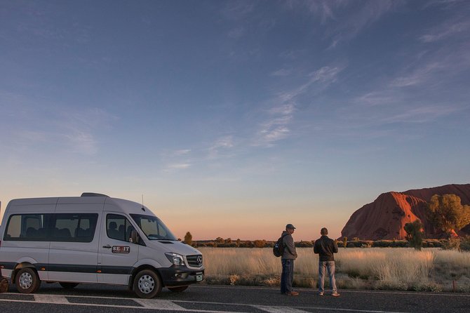 Highlights of Uluru Including Sunrise and Breakfast - Pickup before dawn and the ride into the park