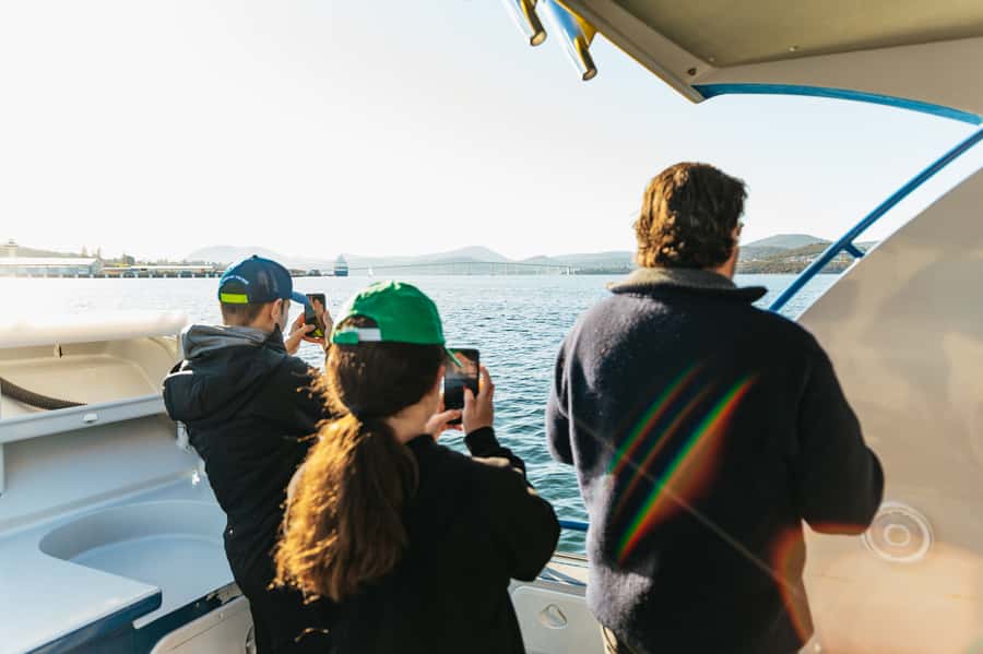 Hobart: 2.5-hour Iron Pot Lighthouse Cruise - Hope Beach, surf, caves, and rugged shore