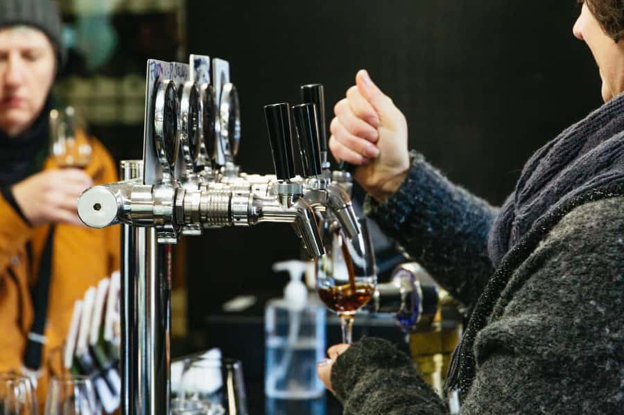 Hobart: Bruny Island Gourmet Sightseeing Day Tour - Oysters and lunch at Adventure Bay