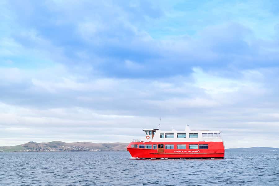 Hobart: Historic Lunch Cruise - Returning past the Botanic Garden and Government House