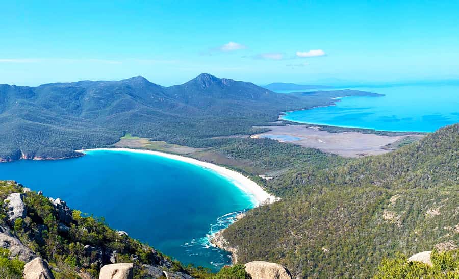 Hobart: Wineglass Bay, Freycinet Park, and Richmond Tour - Lunch, wine, and local produce at Devil’s Corner