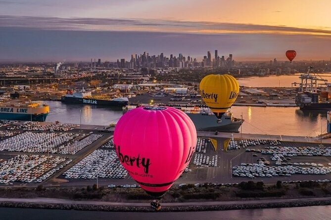 Hot Air Balloon Flights over Melbourne City (optional breakfast) - Preparing the balloon with the Liberty crew