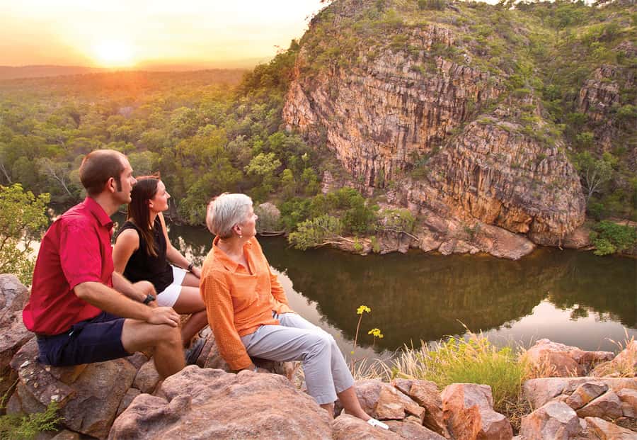 Katherine Gorge & Edith Falls Full-Day Tour from Darwin - Adelaide River War Cemetery and the memory of Darwin