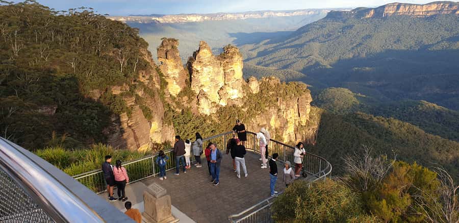 Katoomba: Blue Mountains Full-Day Hop-On Hop-Off Bus Tour - Leura Village, Gordon Falls, and Leura Cascades