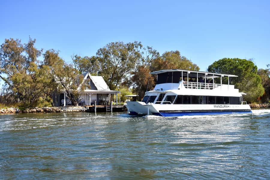 Mandurah: Murray River Lunch Cruise - Crossing Peel Inlet with dolphins nearby