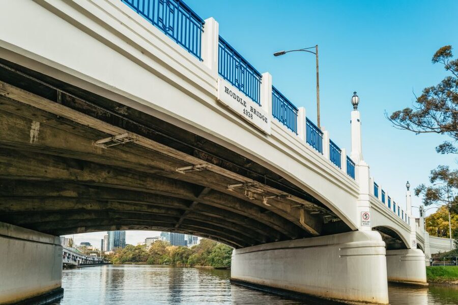 Melbourne: 2-Hour City Highlights River Cruise - The major catch: tides, bridges, and the one-hour fallback