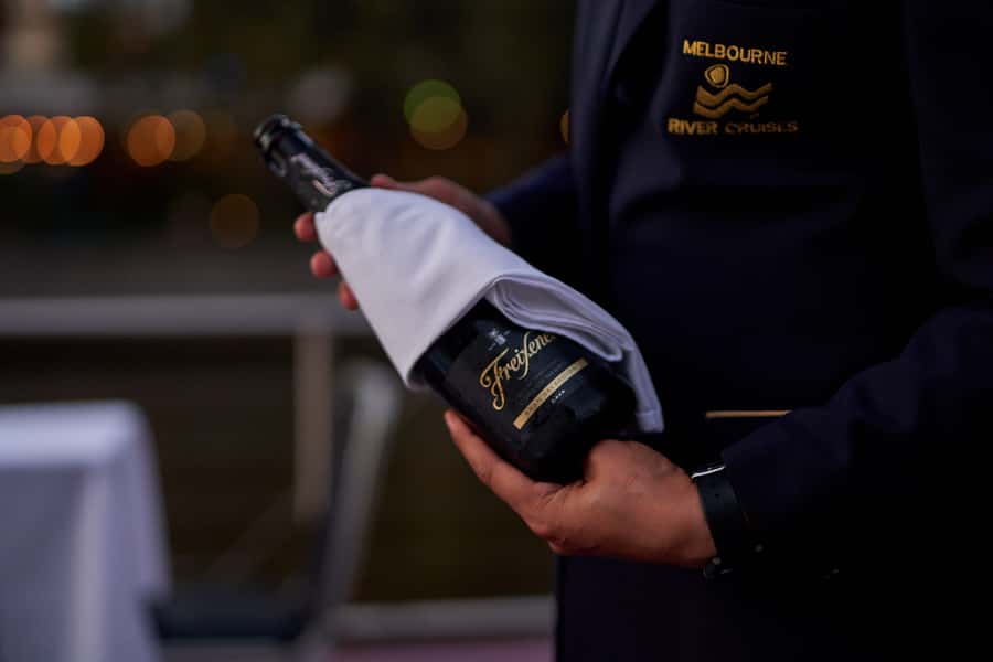 Melbourne: 4-Course Dinner Cruise with Drinks - Starting at Southbank Promenade
