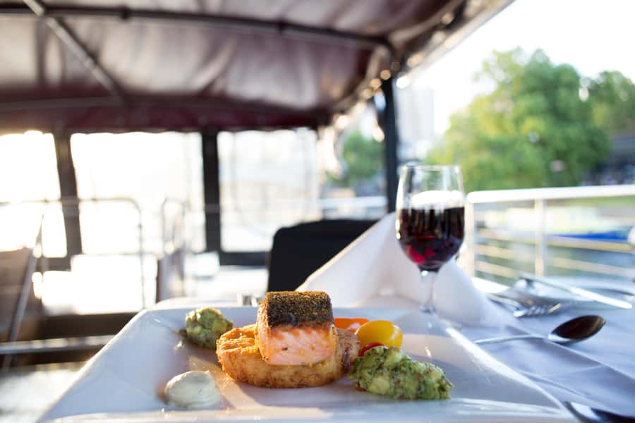 Melbourne: 4-Course Dinner Cruise with Drinks - Service, Music, and the Pace of Dinner
