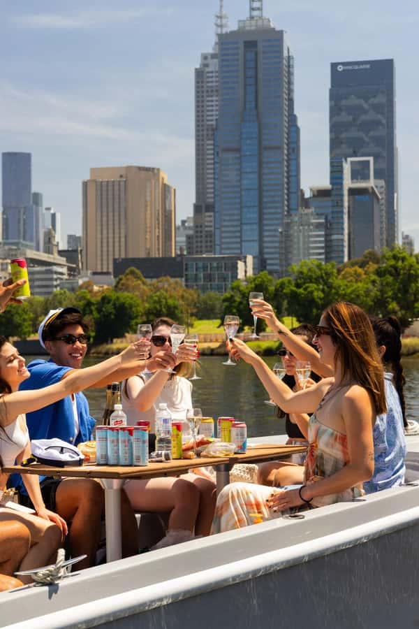 Melbourne: Electric Picnic Boat Rental on the Yarra River - Bring your own picnic and make the boat work for you