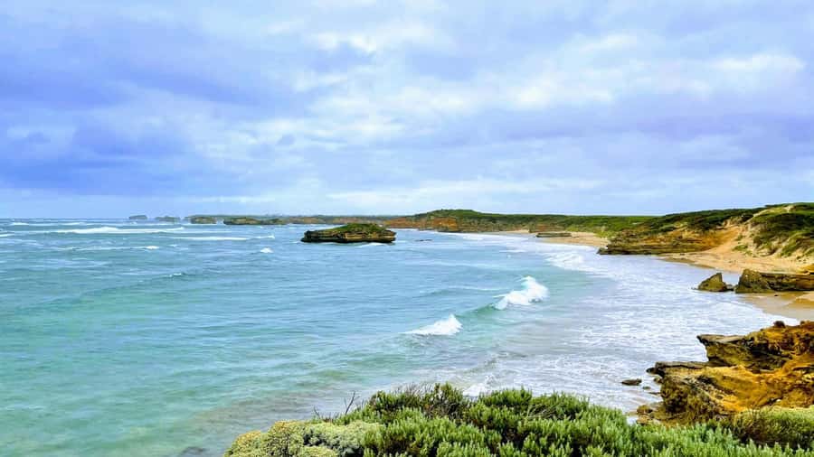 Melbourne: Great Ocean Road & Iconic Coastal Views Day Tour - Memorial Arch, Lorne, and the road itself