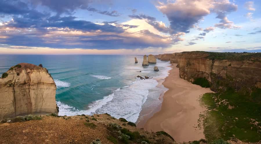 Melbourne: Great Ocean Road & Iconic Coastal Views Day Tour - Starting near Melbourne with coffee and chocolate