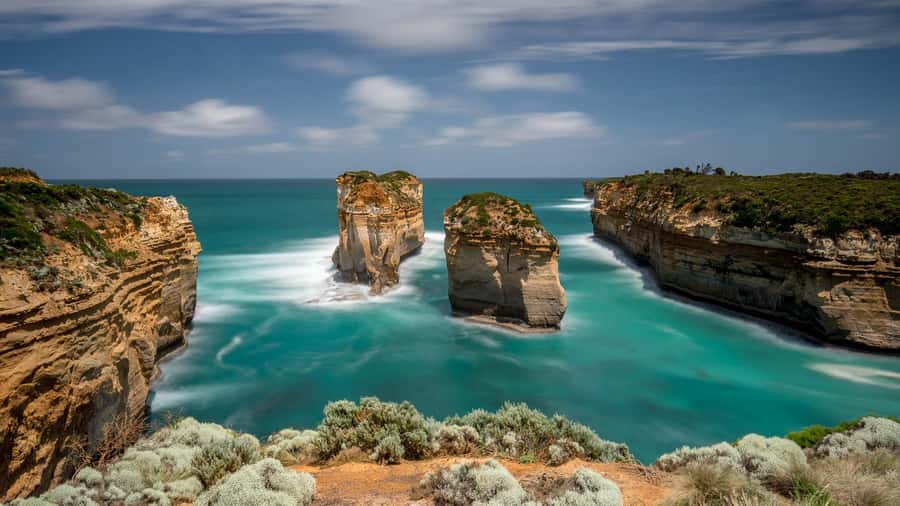 Melbourne: Great Ocean Road & Wildlife Tour for Backpackers - Gibson Steps and the power of the cliffs