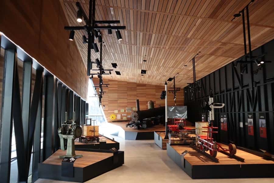 Melbourne: Puffing Billy Railway & Rainforest Tour - Lakeside Station and the one-hour break