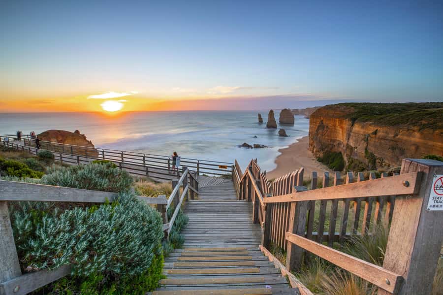 Melbourne: Reverse Great Ocean Road 12 Apostles with Lunch - Apollo Bay and the coastal return