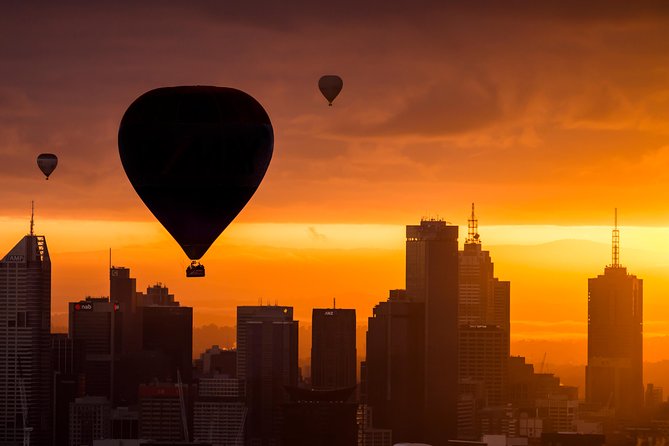 Melbourne sunrise balloon flight & champagne breakfast - Floating above the Yarra River and central Melbourne