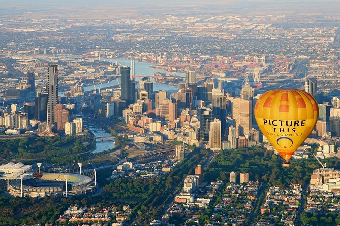 Melbourne sunrise balloon flight & champagne breakfast - The balloon basket and group size