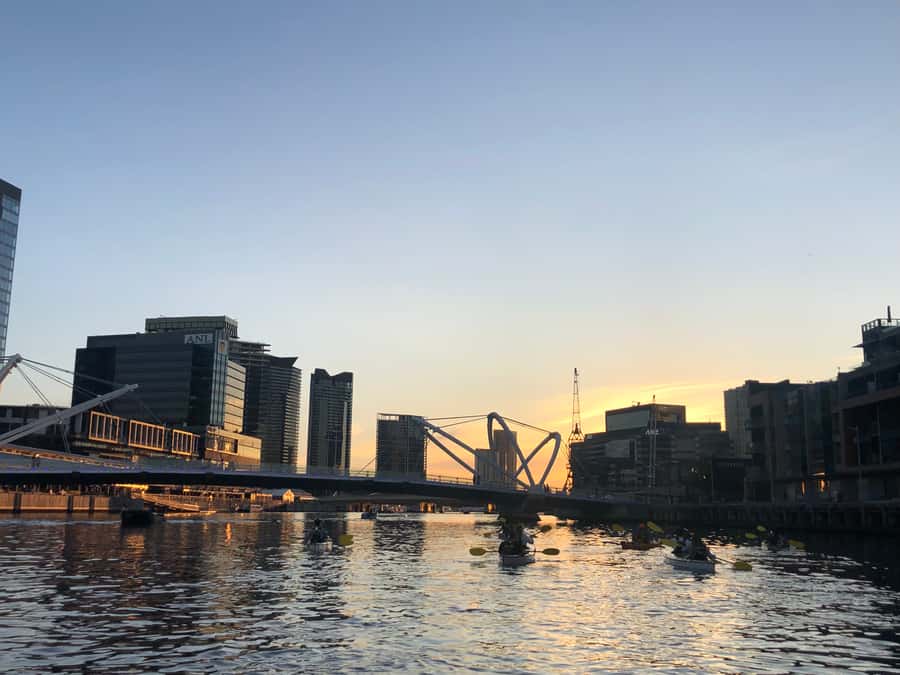 Melbourne: Sunset Kayak Tour with Dinner - Starting in Victoria Harbor before sunset