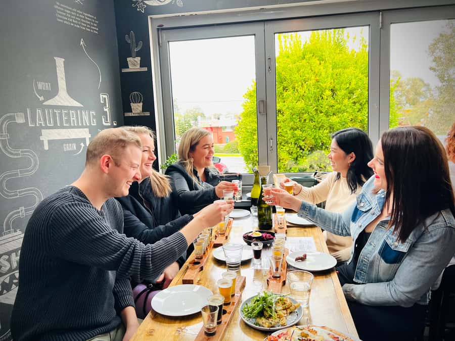 Melbourne: Yarra Valley Wine Tour + Lunch & Gin/Beer Option - Leaving Melbourne at 9:00am