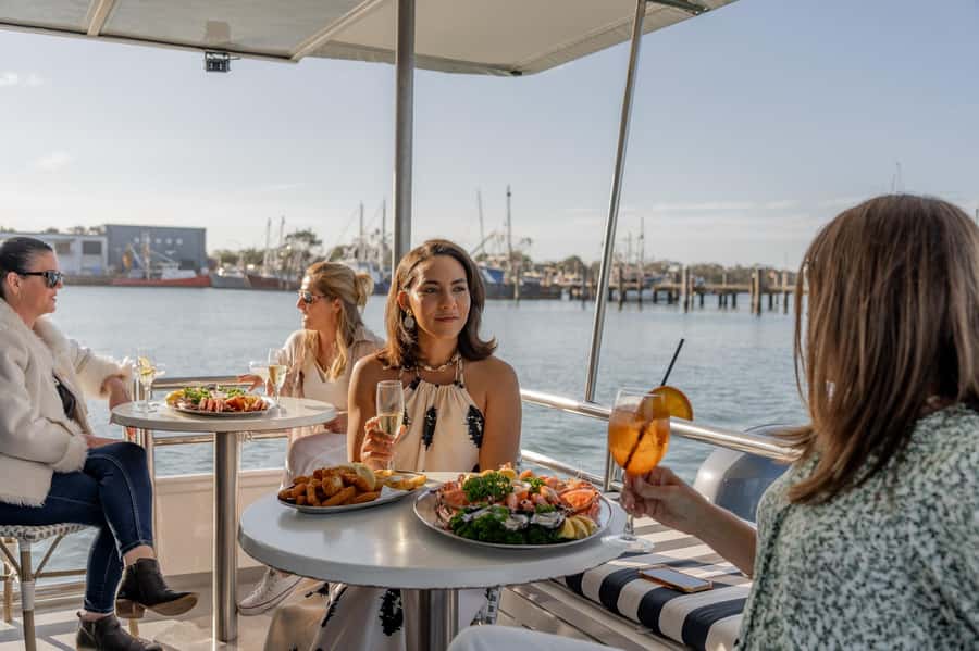 Mooloolaba: Seafood Lunch Cruise - The Bar, Service, and Onboard Mood