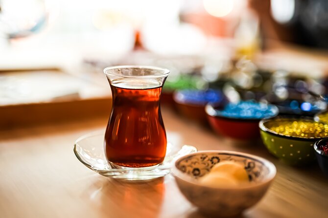 Mosaic Art Classes Melbourne: Turkish Lamp Workshop - The instructor’s role during the class