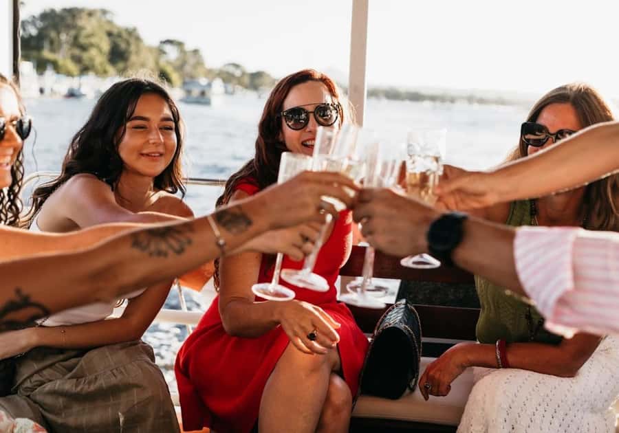 Noosaville: Noosa River Sunset Cruise - Noosa Sound canals and waterfront homes