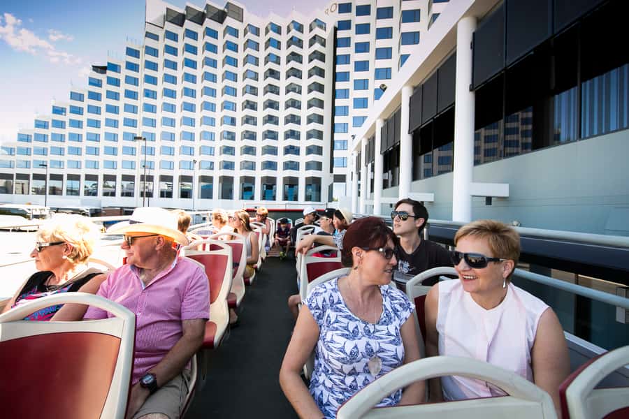 Perth: Hop-on Hop-off Sightseeing Bus Ticket - Commentary in eight languages