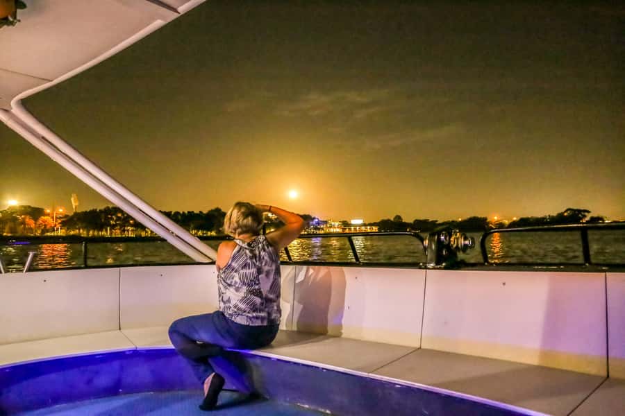 Perth: Swan River Dinner Cruise - Romantic dinner or lively group night?