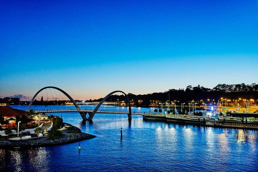 Perth: Swan River Dinner Cruise - Watching Perth light up after departure