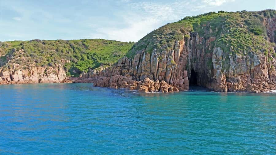 Phillip Island: 1-Hour Cape Woolamai Scenic Cruise - Granite Cliffs, Caves, and Turquoise Water