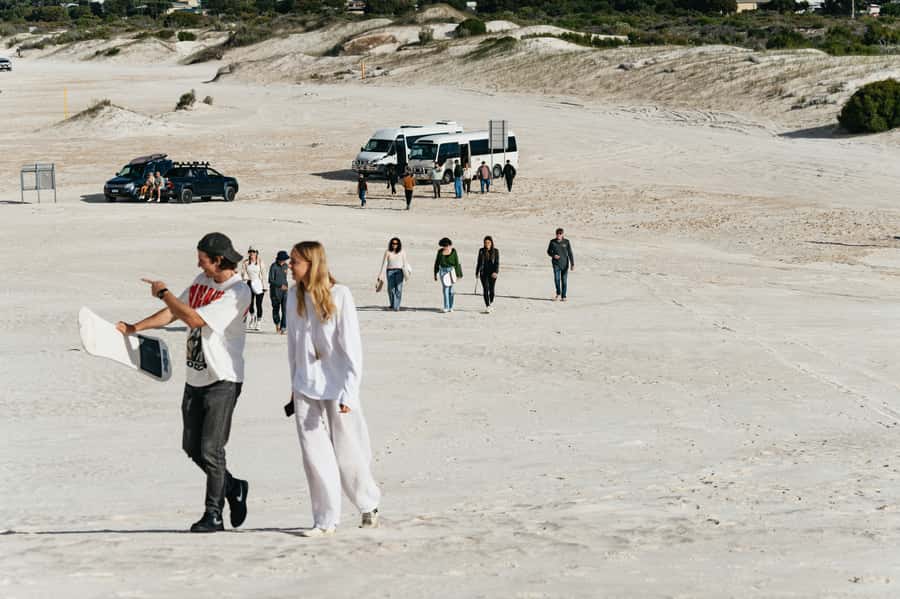 Pinnacles Desert: Sunset BBQ & Stargazing Tour +Sandboarding - Sunset, wine, and a proper Aussie barbecue