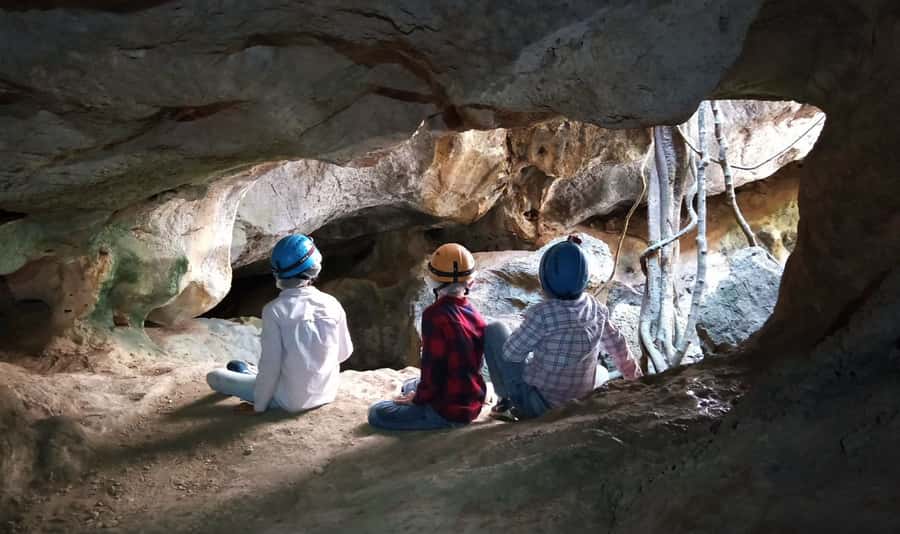 Queensland: 90 Minute Capricorn Caves Explorer Tour - Entering Deep Vault Cave