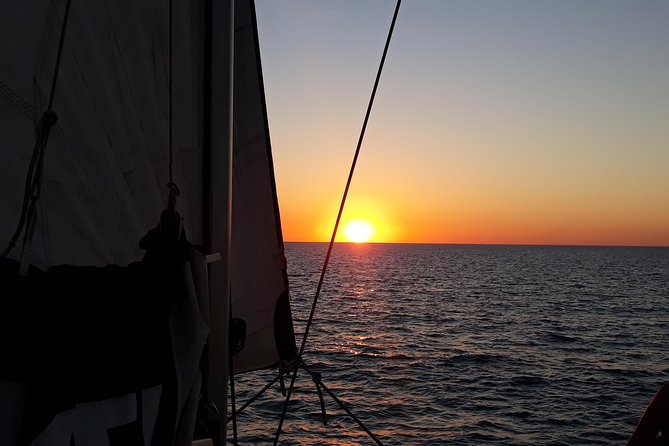 Sunset 3-Hour Cruise from Darwin with Dinner and Sparkling Wine - Finding the best sunset view from the catamaran