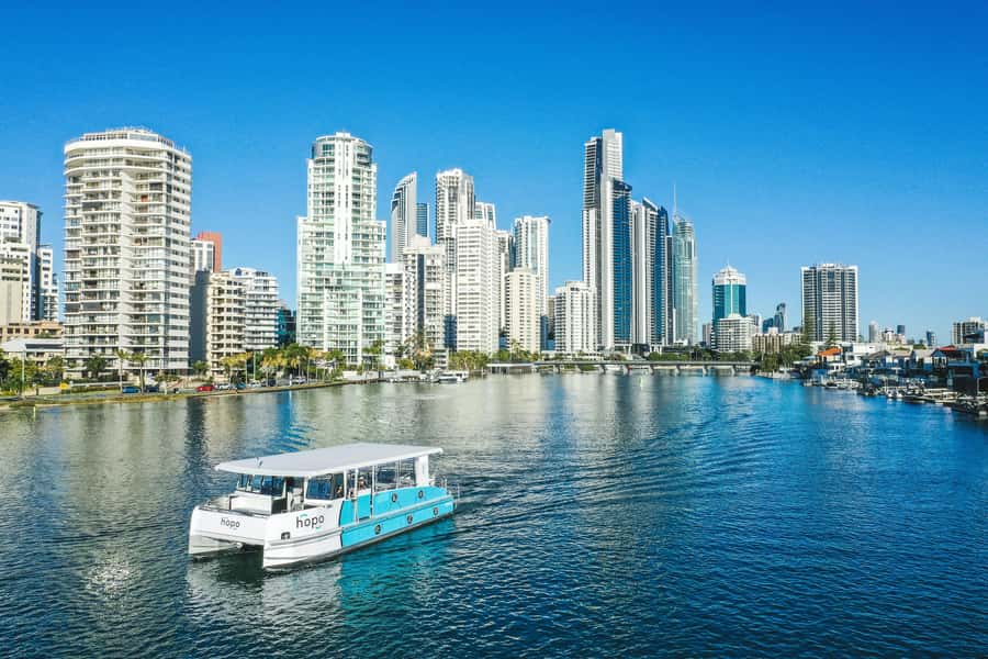 Surfers Paradise: 2-Hour Gold Coast Sightseeing Cruise - Marina Mirage, yachts, and a useful lunch stop