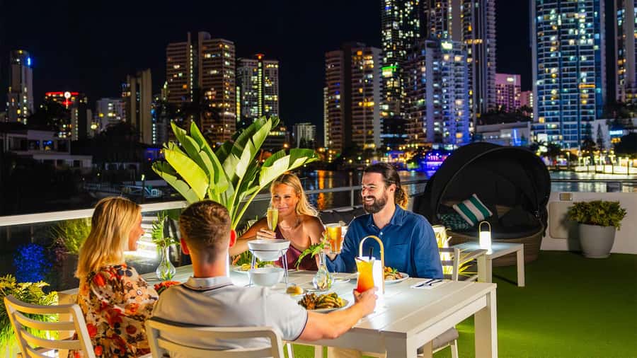 Surfers Paradise: Buffet Dinner Sightseeing Cruise - Choosing between the lower deck and the 360-degree top deck