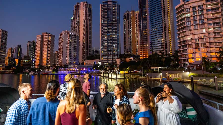 Surfers Paradise: Buffet Dinner Sightseeing Cruise - A buffet with local seafood and generous hot dishes