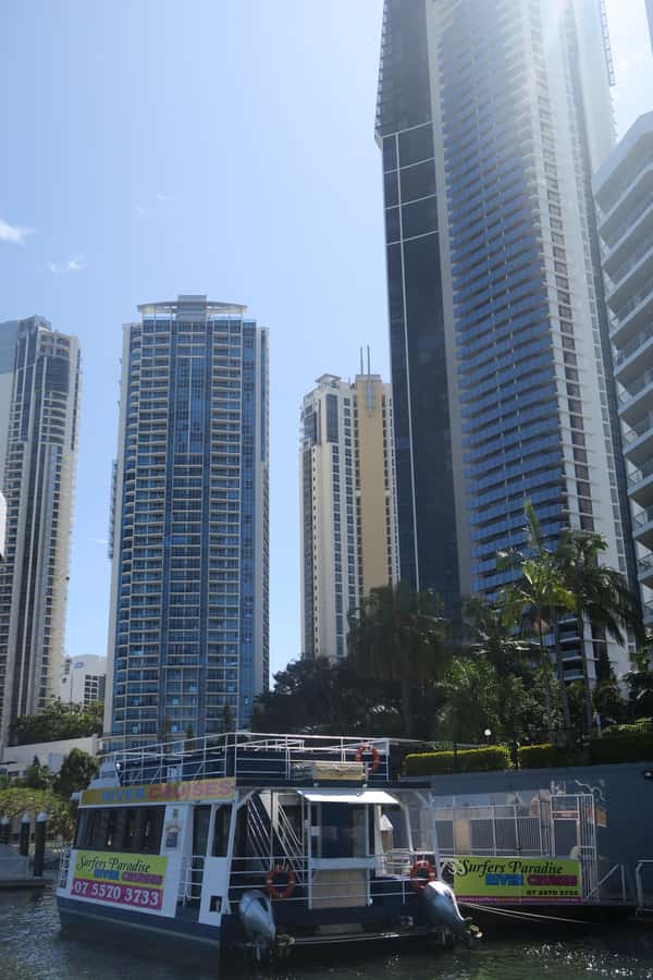 Surfers Paradise: Sightseeing Midday River and Canal Cruise - Gold Coast canals, yachts, and waterfront homes