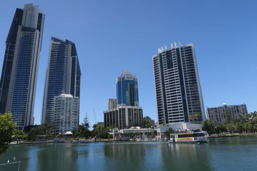 Surfers Paradise: Sightseeing Midday River and Canal Cruise - Drinks, snacks, and the holiday atmosphere