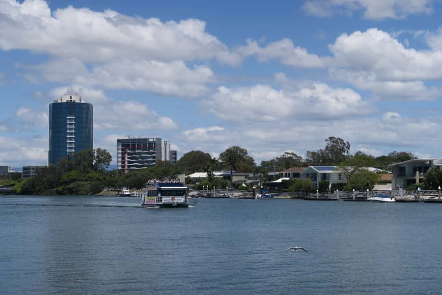 Surfers Paradise: Sightseeing Morning River and Canal Cruise - What families, older visitors, and mixed groups should expect
