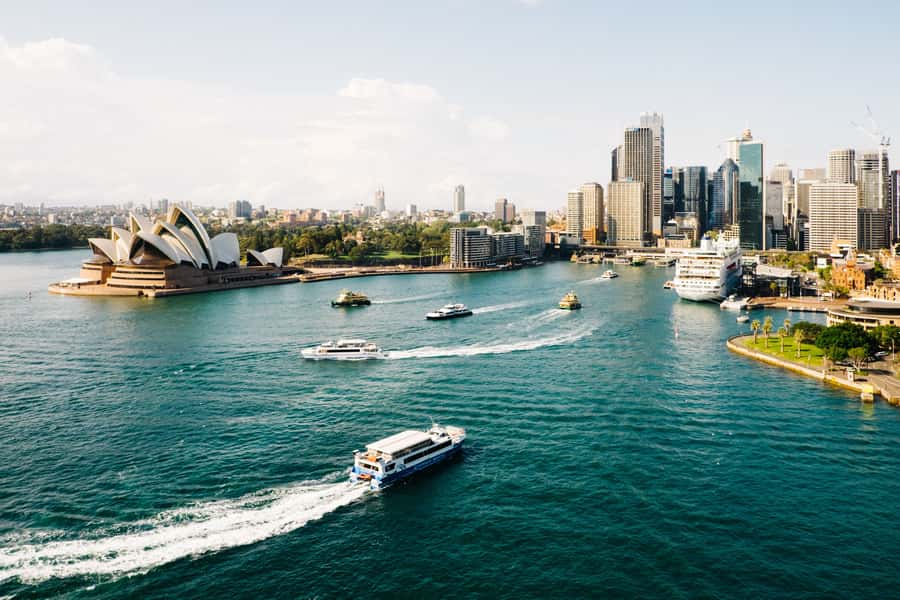 Sydney: 3-Course All Inclusive Dinner Harbour Cruise - The Harbour Bridge and Opera House at close range