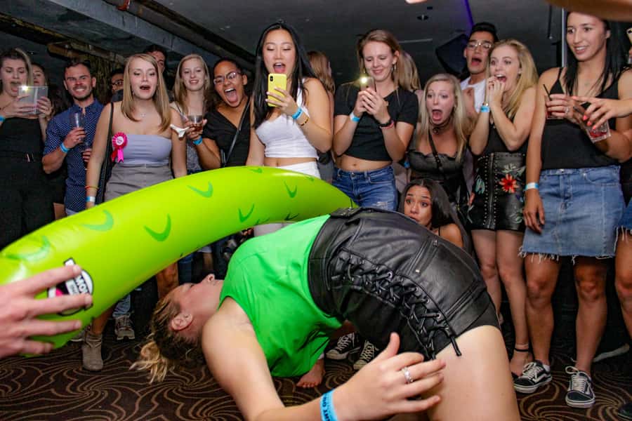 Sydney: Big Night Out Pub Crawl with Local Party Hosts - Finishing at Side Bar