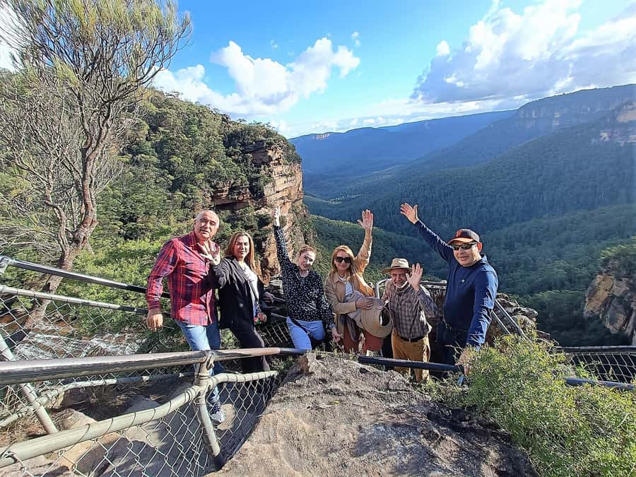 Sydney: Blue Mountains Late Start: Walks, Wildlife & Dinner - Wentworth Falls and lunch with an Australian classic