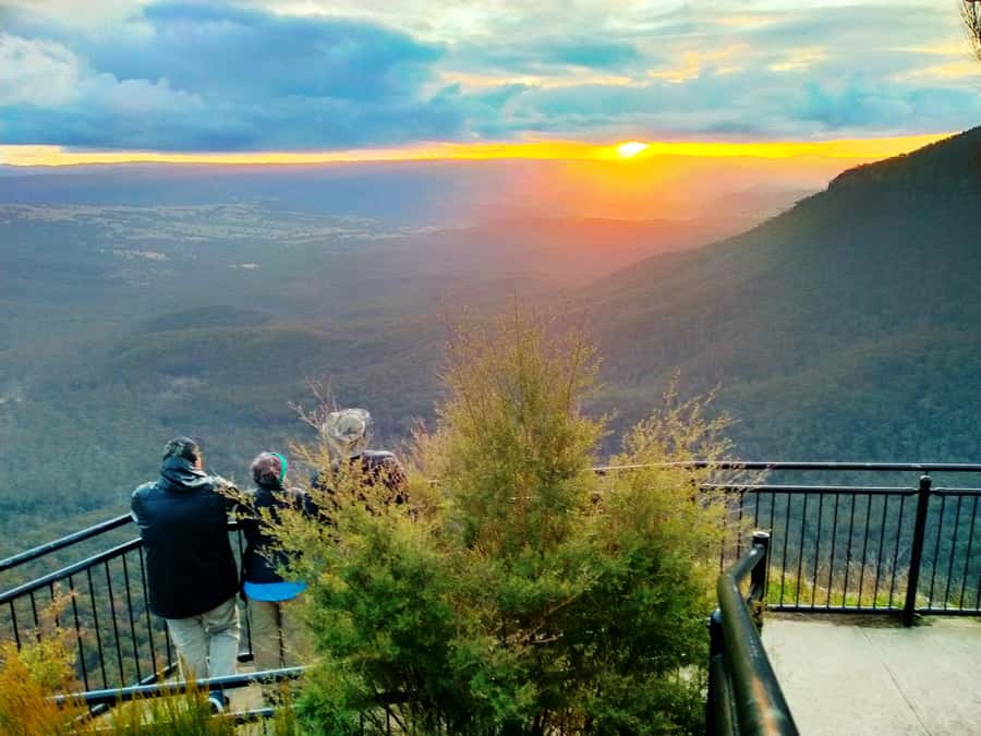 Sydney: Blue Mountains Late Start: Walks, Wildlife & Dinner - A comfortable van and a small group