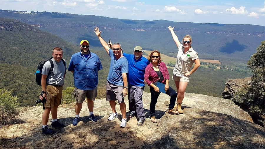 Sydney: Blue Mountains Wildlife & Bushwalk Small-Group Tour - The drive into the mountains adds useful context