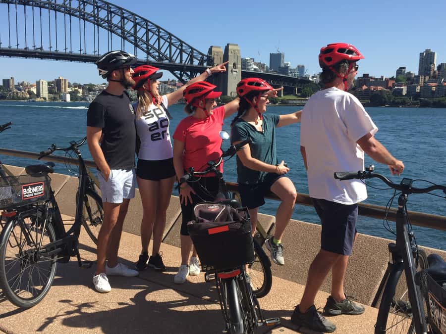 Sydney: Guided Harbour E-Bike Tour - Barangaroo, Cockle Bay Wharf, and Chinatown
