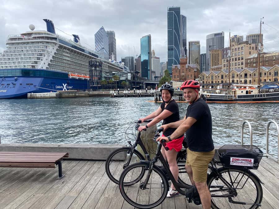 Sydney: Guided Harbour E-Bike Tour - Starting in Darlinghurst and entering the Domain