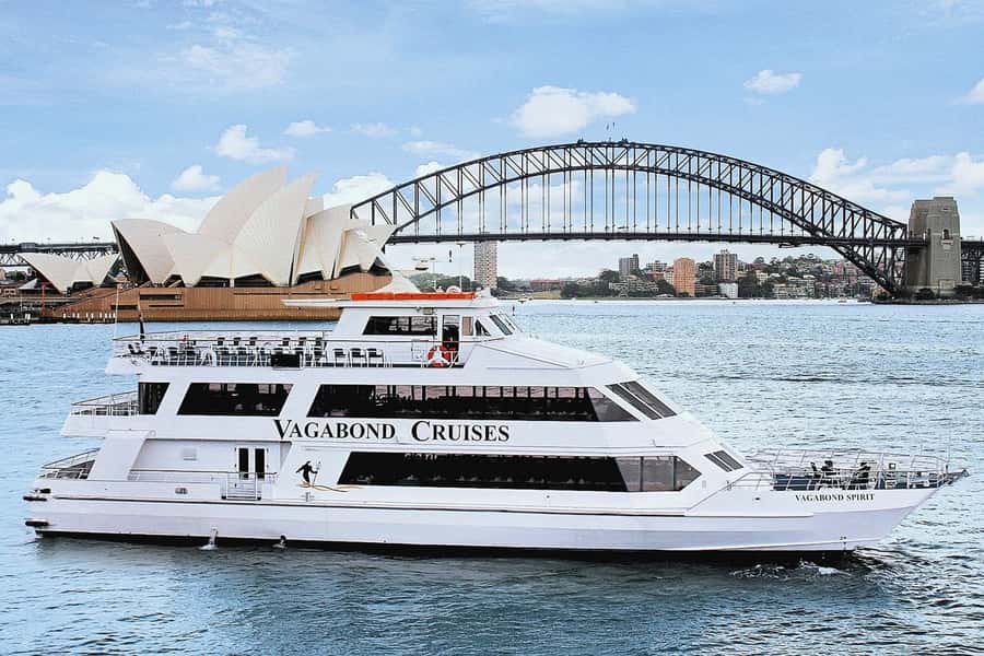 Sydney Harbour: 3-Hour Lunch Cruise with Live Music - Starting at King Street Wharf 9
