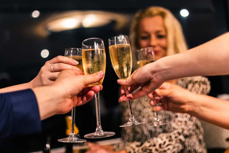 Sydney: Harbour Dinner Cruise with 3, 4 or 6-Course Menu - Sydney Harbour turns dinner into sightseeing