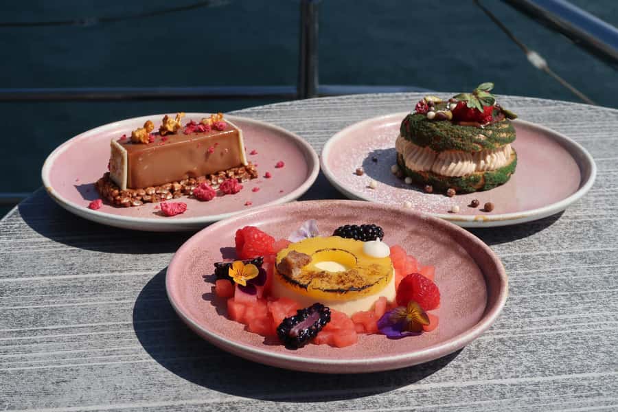 Sydney Harbour: Glass Boat Signature Dinner Cruise - Vegetarian, vegan, and children’s meals