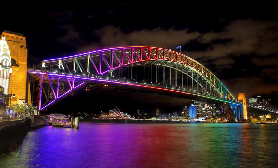 Sydney: Premium Catamaran Vivid Cruise with Welcome Drink - Key points before you book