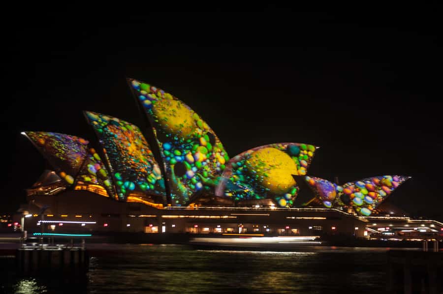Sydney: Vivid Festival of Light Harbor Cruise with Dinner - Why a boat is a smart way to see Vivid Sydney